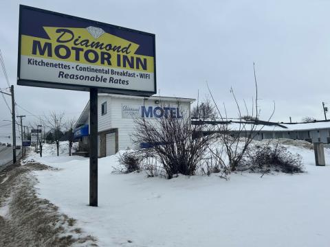 Image from the street of the Diamond Motor Inn in Owen Sound.